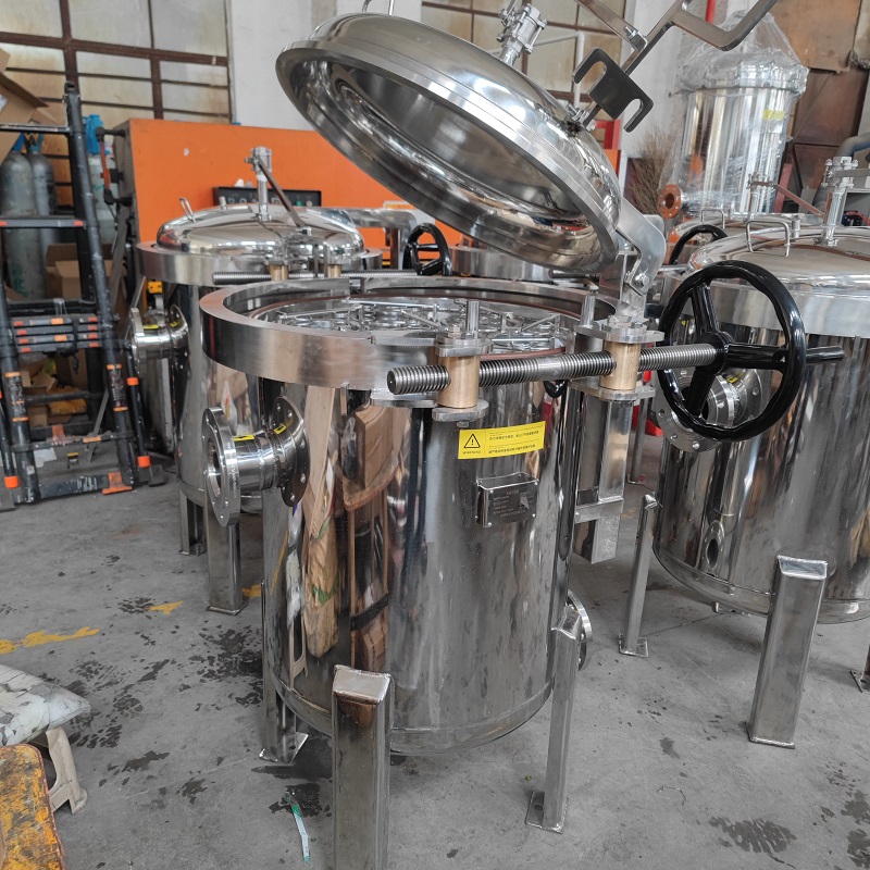 DSCK7-不銹鋼快開(kāi)多袋式過(guò)濾器